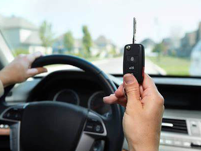Fungsi sing didhelikake saka remot kontrol mobil.